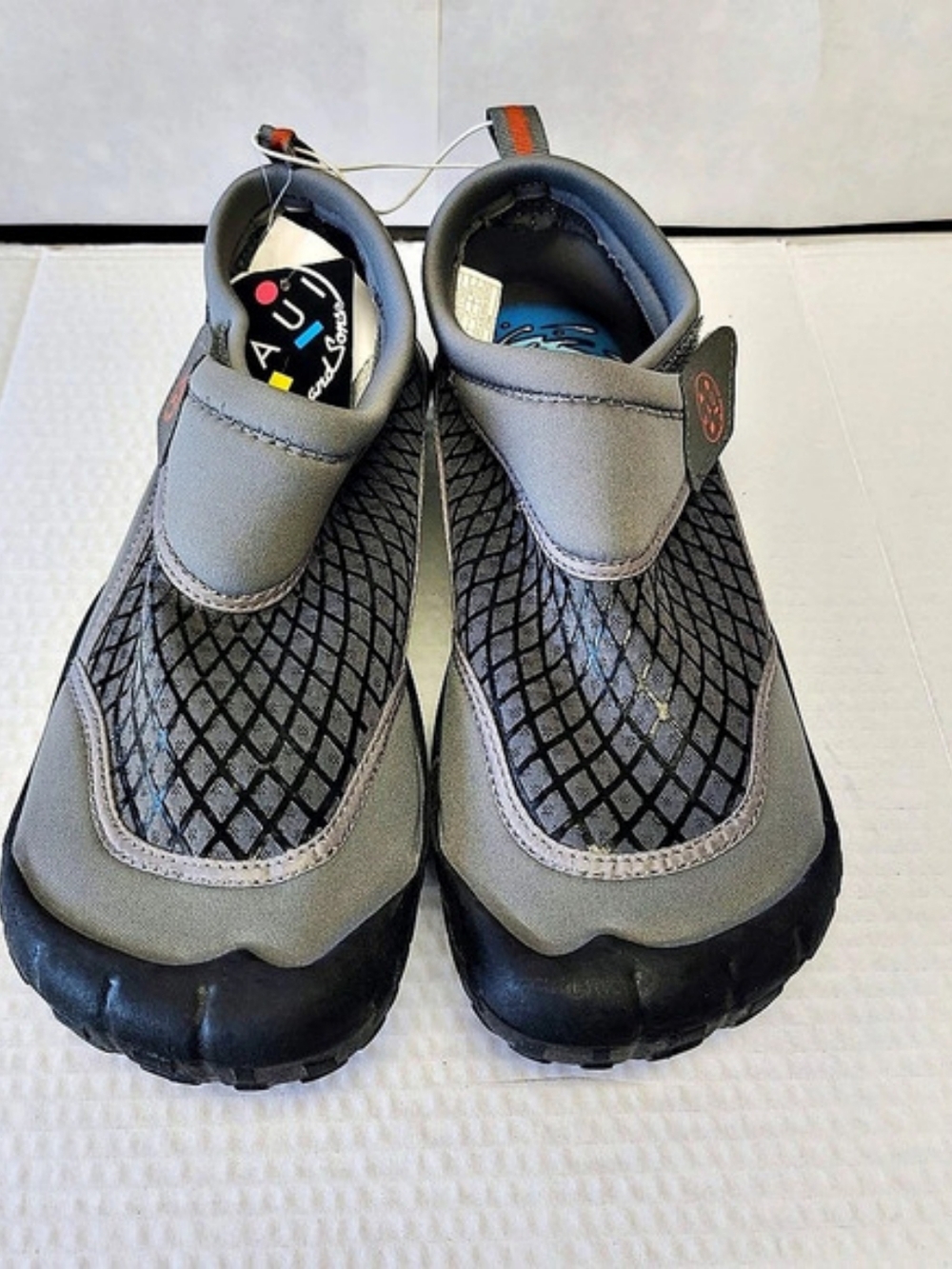 Maui and Sons Aquasocks Gray & Black US 7/8 NWT